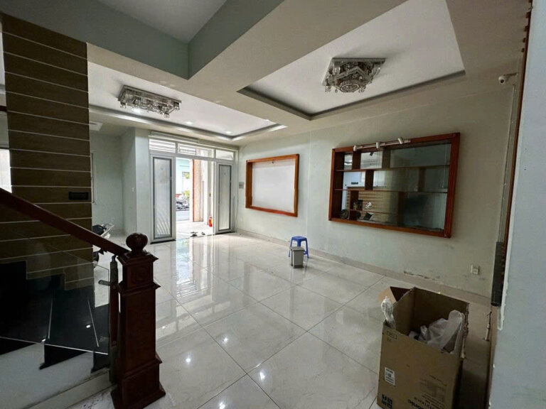 Bán Nhà Hẻm Xe Hơi Cách Mạng Tháng Tám, Tân Bình, 90m² (6,3m x 14,3m), 4 Tầng, #184271